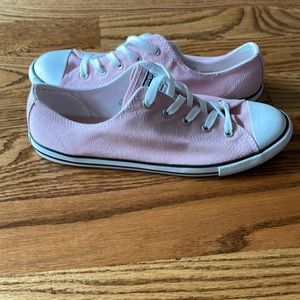 Brand New Size 10 Pink Converse sneakers